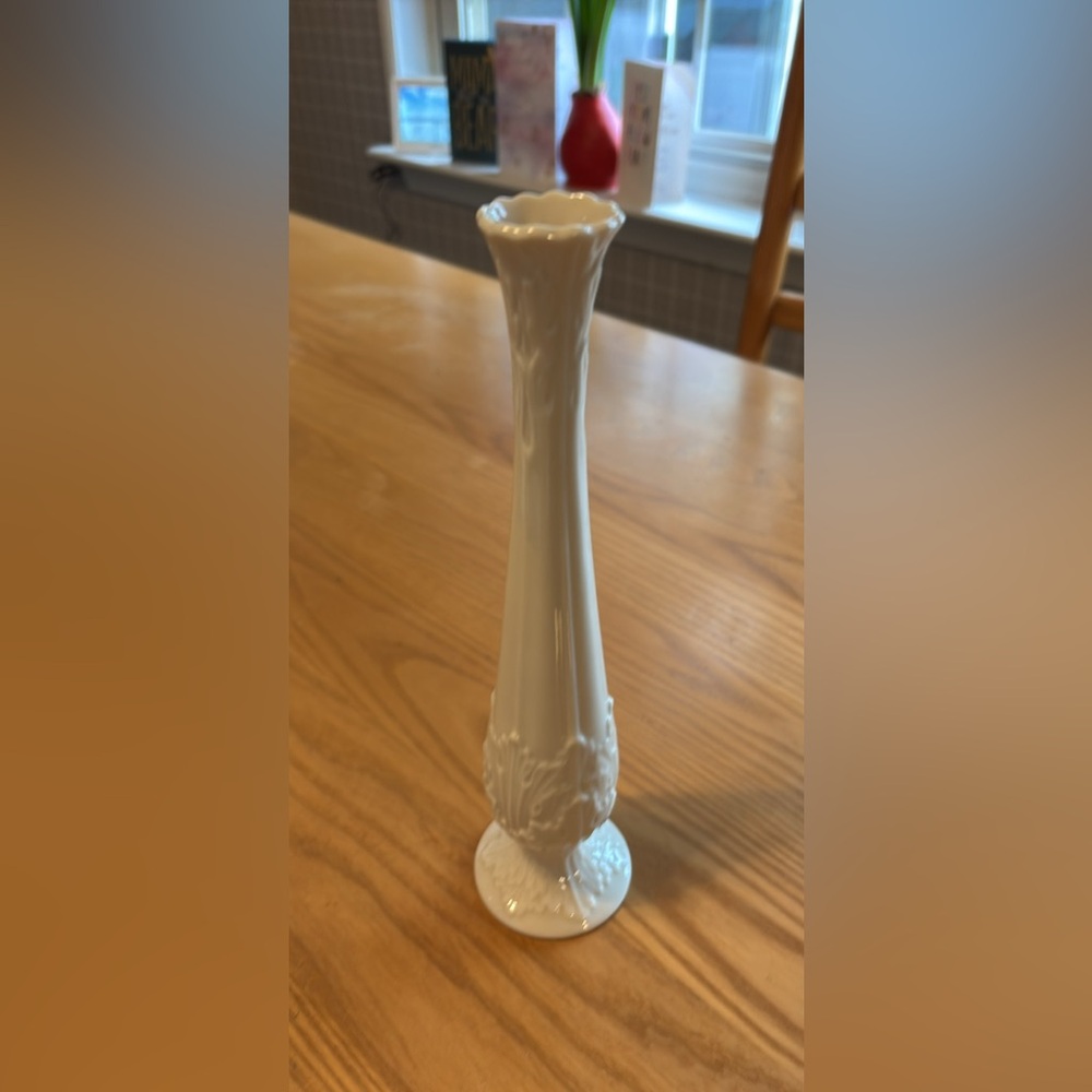 Lenox Woodlands 11” tall vase